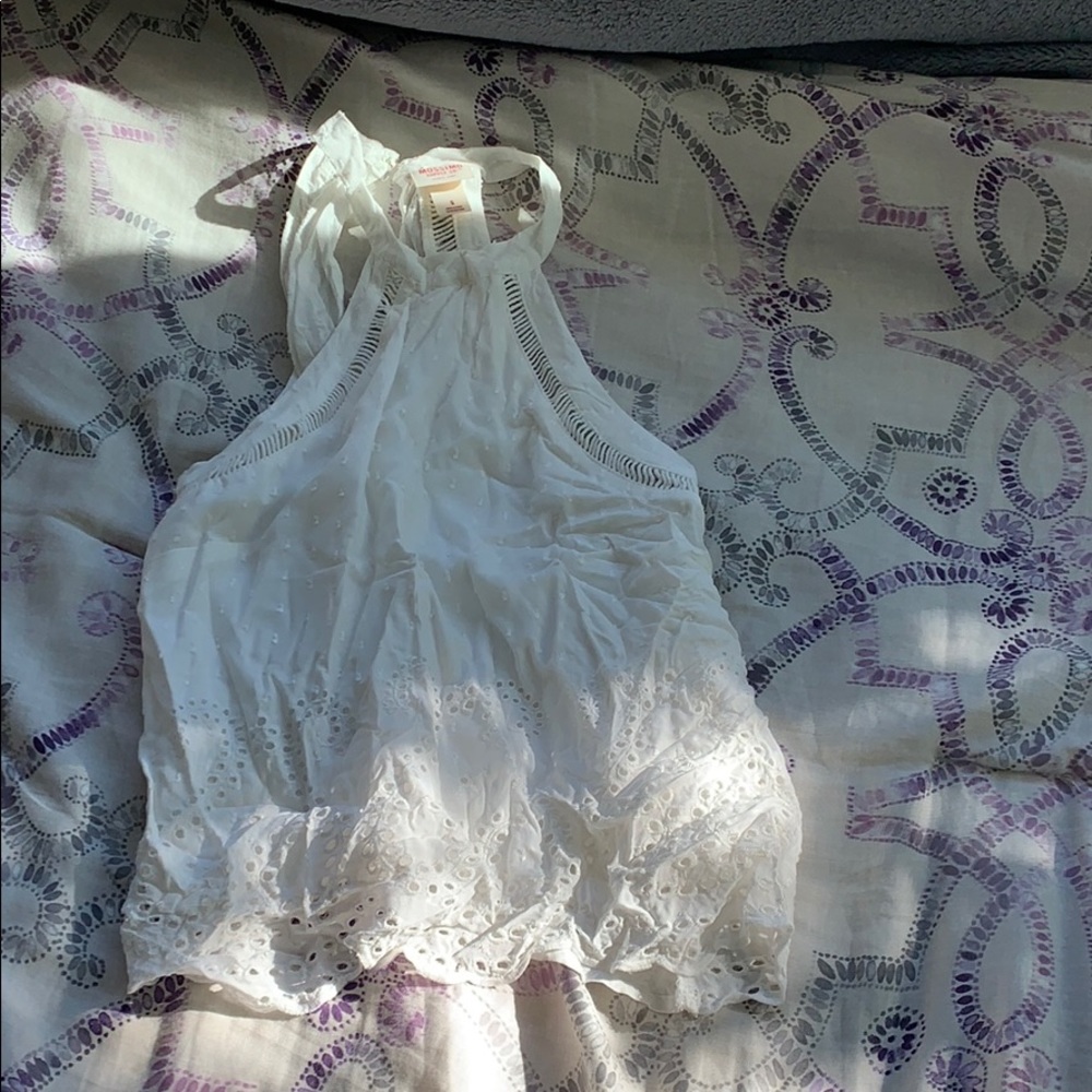 Mossimo cute white tank
